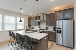 Luxurious Newbuild • 5 min to Broadway • 4 Full BA - Image 2