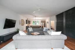 ~Spacious 4 bdrm~ 6min to Broadway~ over 2500 sqft - Image 3