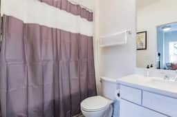 Full bath connected to bedroom 3 on the third floor