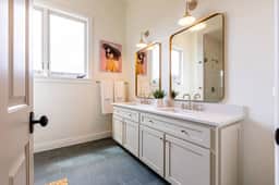 House of Hudson -DBL Unit -Day Spa adjacent too! - Image 5