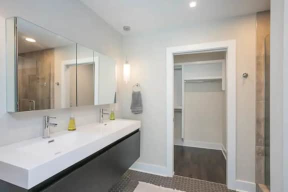 ~Modern & Bright~ 5min to Broadway, keyless, 3Flrs - Image 4