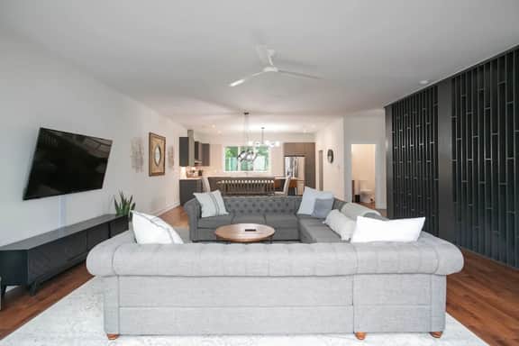 ~Spacious 4 bdrm~ 6min to Broadway~ over 2500 sqft - Image 3
