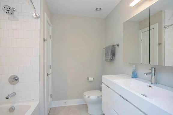 Unit 1 | Full bath attached to bedroom 3