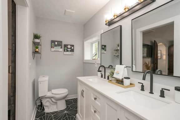 * Charming & Pristine * Renovated 3BR * Near DT! - Image 5