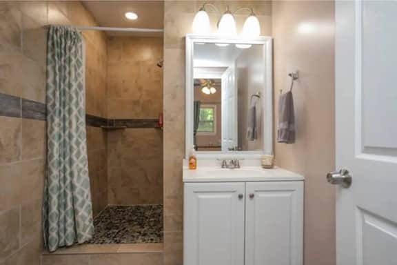 **The Nashville Nest! Minutes frm DT and Airport** - Image 5