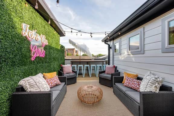 Your private rooftop escape awaits. Ideal for morning coffee, sunset cocktails, and everything in between.