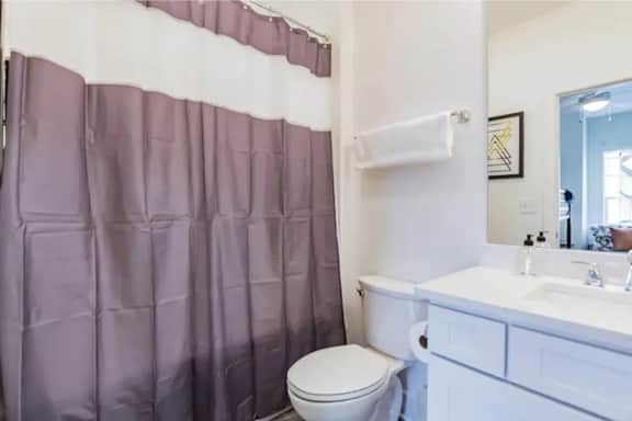 Full bath connected to bedroom 3 on the third floor