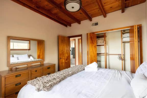 Secluded Lakefront Retreat• 30 min to DT Nashville - Image 2