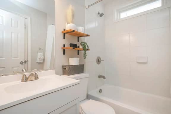 Immerse yourself in serenity! Our bathroom provides the choice of a refreshing shower or relaxing bath, meticulously maintained and equipped with essential toiletries and luxurious towels for your complete comfort!