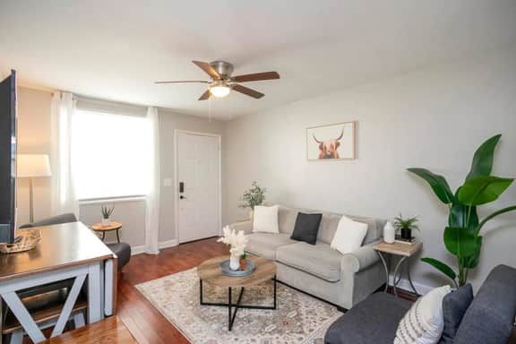 * 6 min to Broadway * Cozy, fully equipped! - Image 5