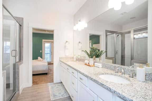 Spacious DT Nashville, walkable | 7min to Broadway - Image 5
