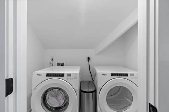 New, Spacious, single-family home near Broadway! - Image 2