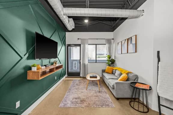 Ideal Nashville Base Near Downtown & Hospitals - Image 2