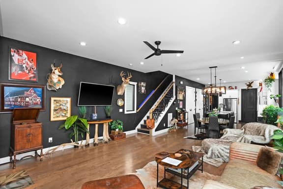 Nashville Jungle •Unique, Bold• 7 min to Broadway - Image 1